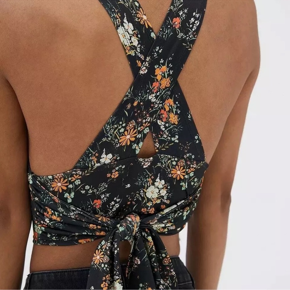 Urban Outfitters Phoenix Black Floral Halter Crop Top Size Medium - Picture 2 of 10